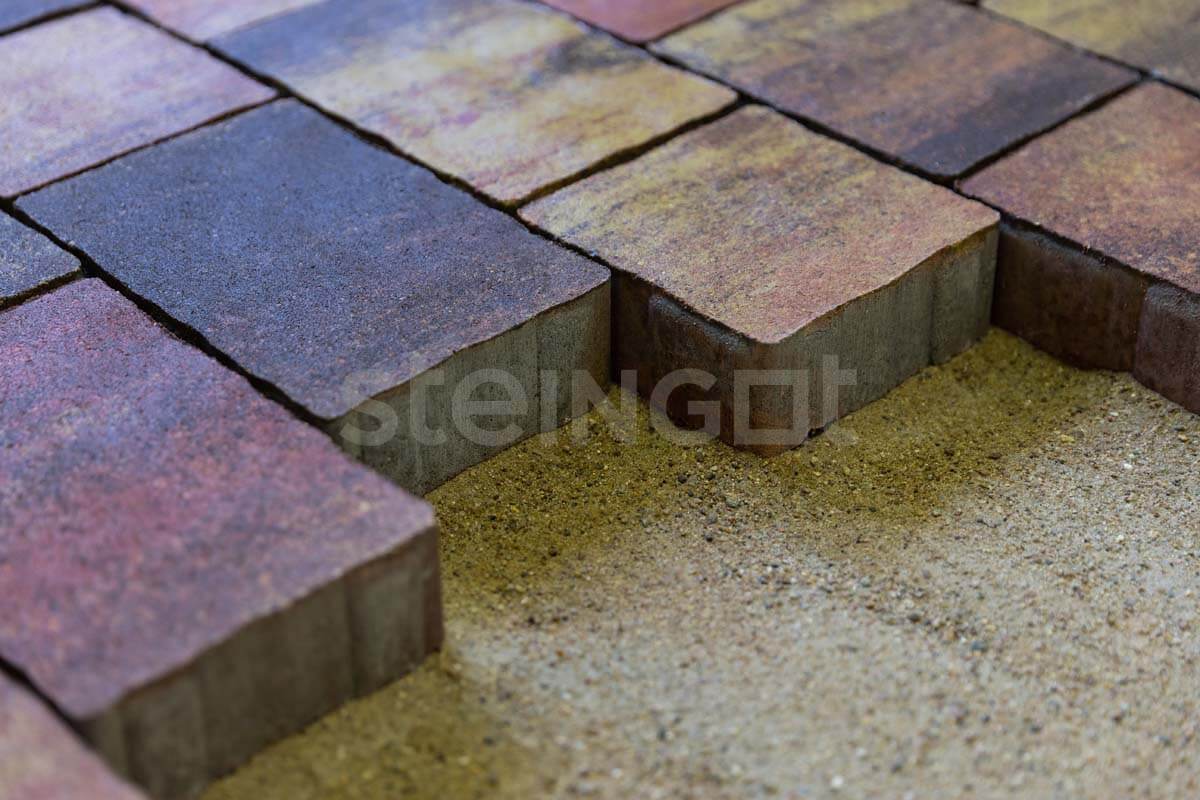 Лучшим выбором все еще остается бетон. Едва ли уступая природному камню по прочностным характеристикам, бетон обладает серьезными преимуществом – он позволяет производить изделия разнообразных форм и цветов.